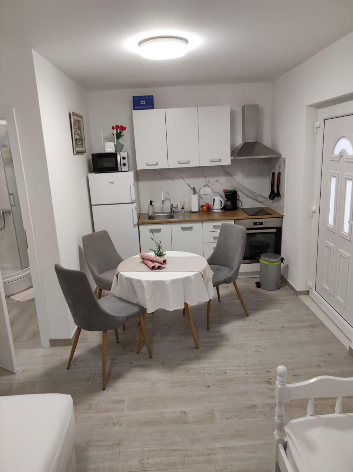 Studio Apartman Mare Трогир Экстерьер фото